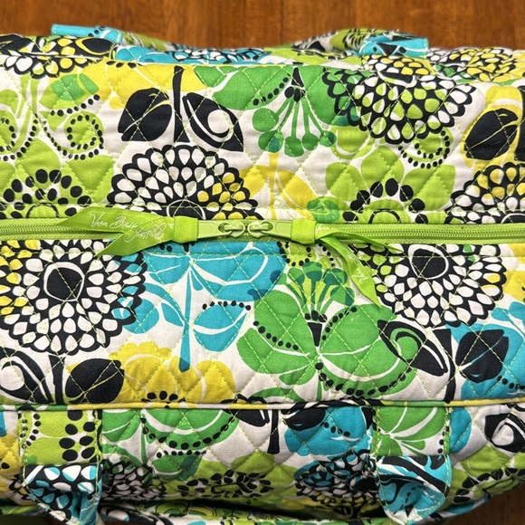 NWOT Very large Vera Bradley Travel travel bag - Picture 8 of 10